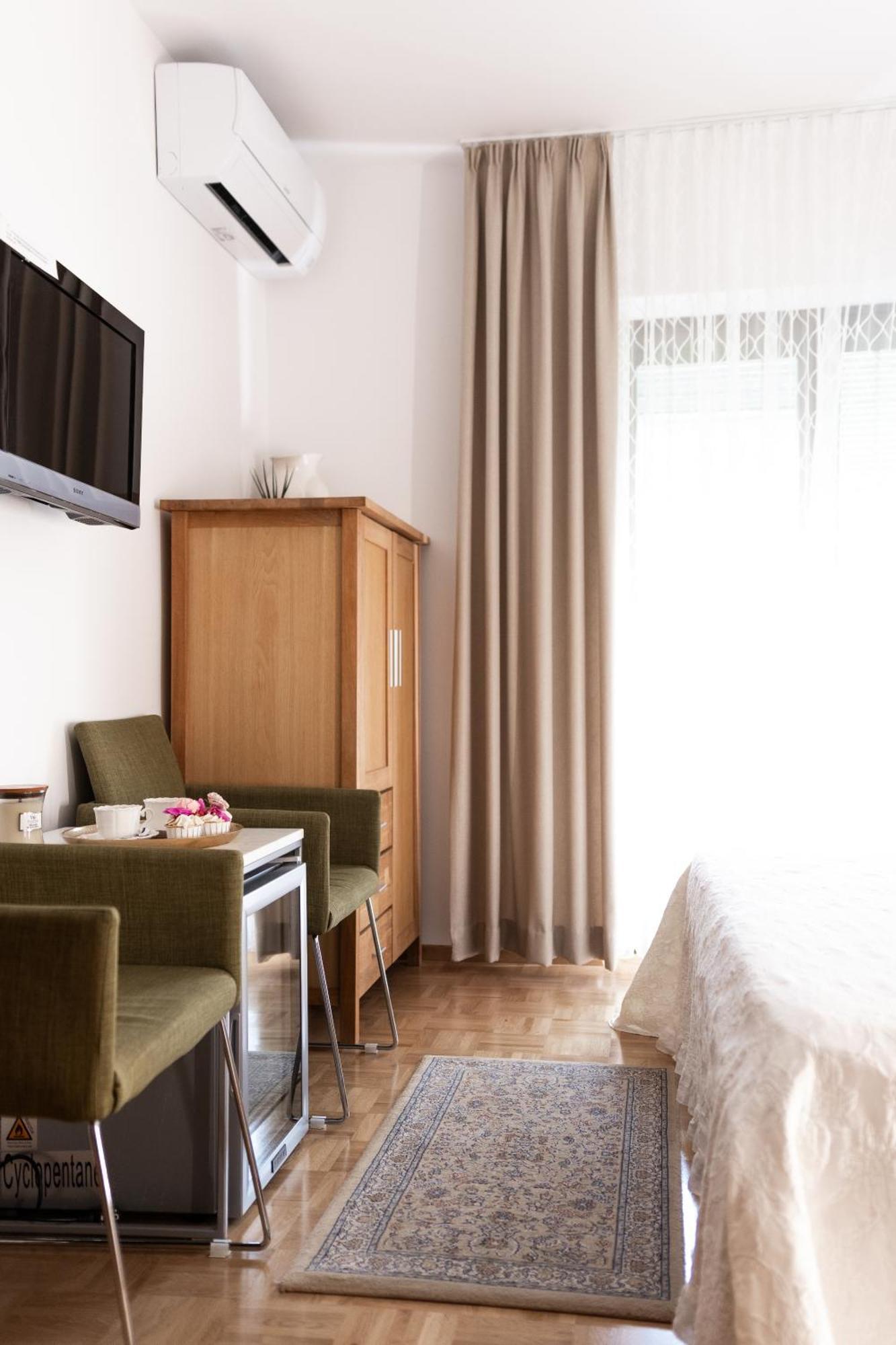 Apartments-rooms Kocijancic Hiša za goste 3*